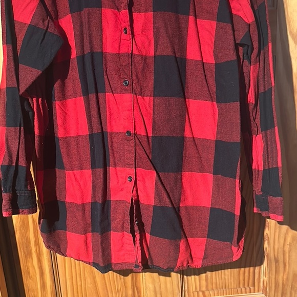 Old Navy Red and Black Plaid Button Down Shirt - Picture 3 of 6